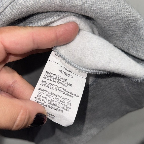 Under Armour Gray Black Sweater with Logo fleece pockets xl woman’s hoodie rival - Picture 4 of 4